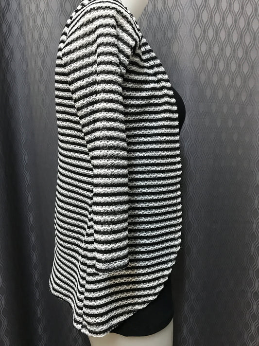 Veste noire et blanche