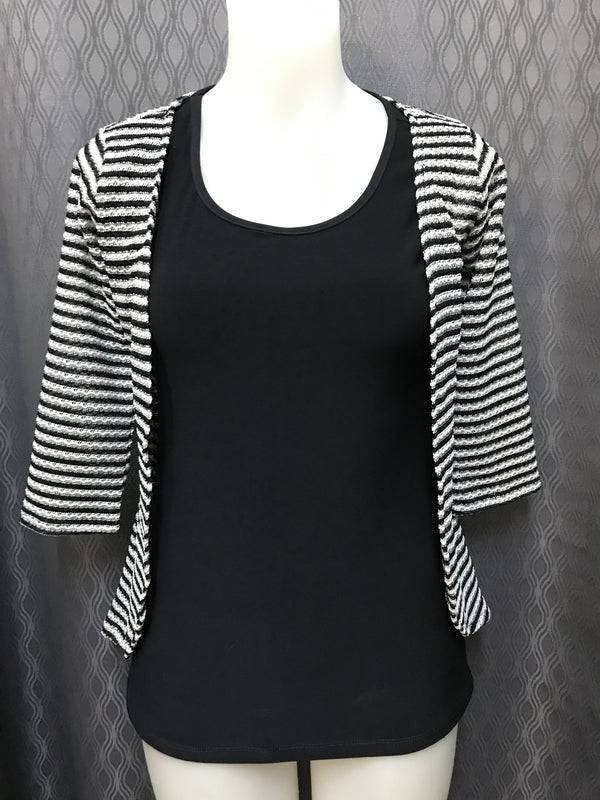 Veste noire et blanche