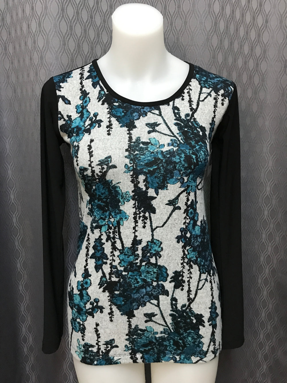 Chandail fleurs bleues