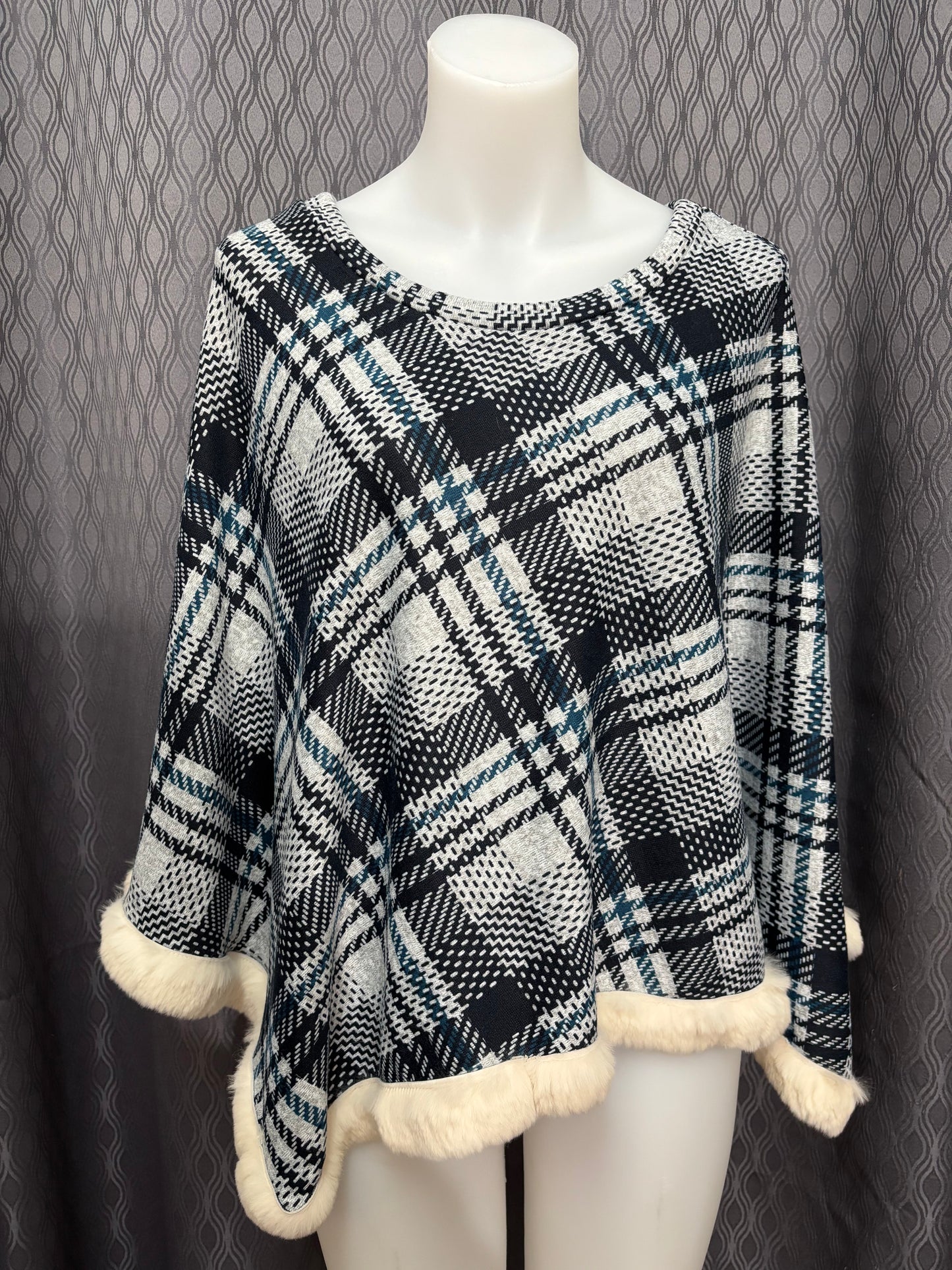 Poncho Carreaux Gris